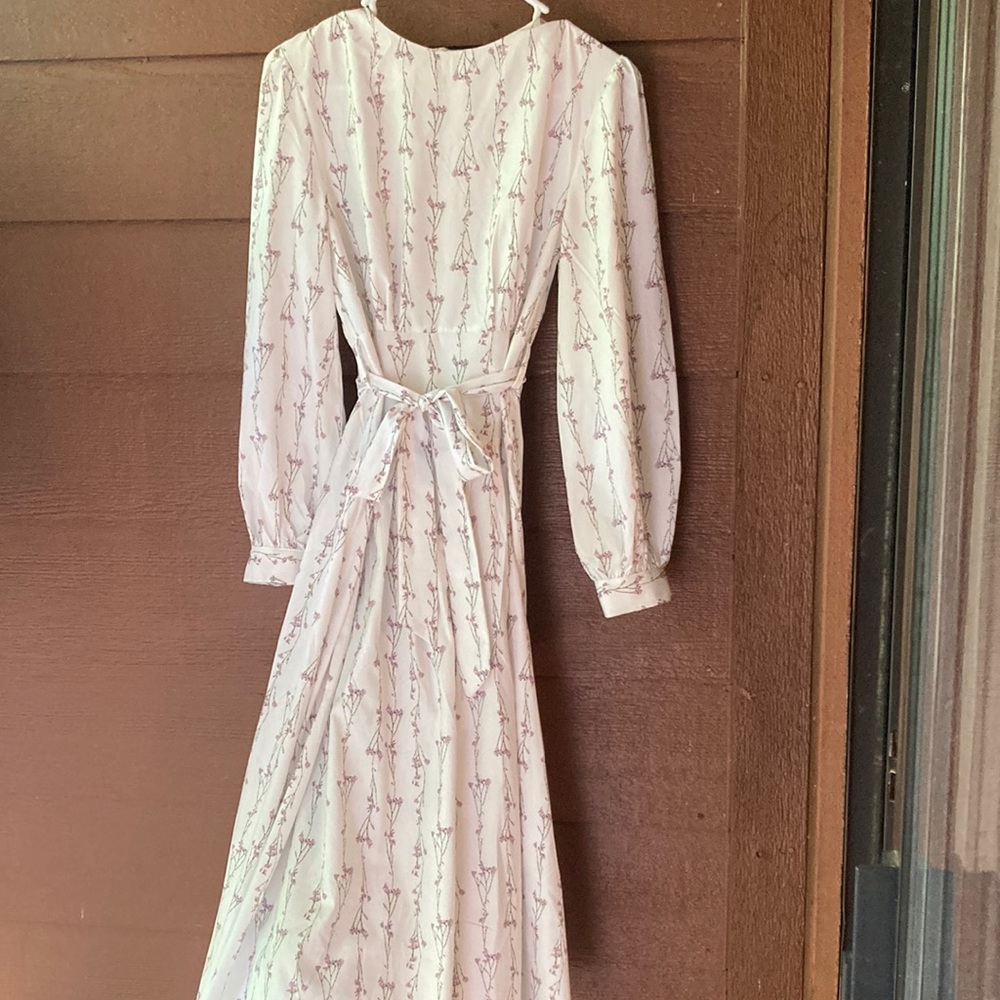 Women’s dress. Thin material but not see through. Size small.